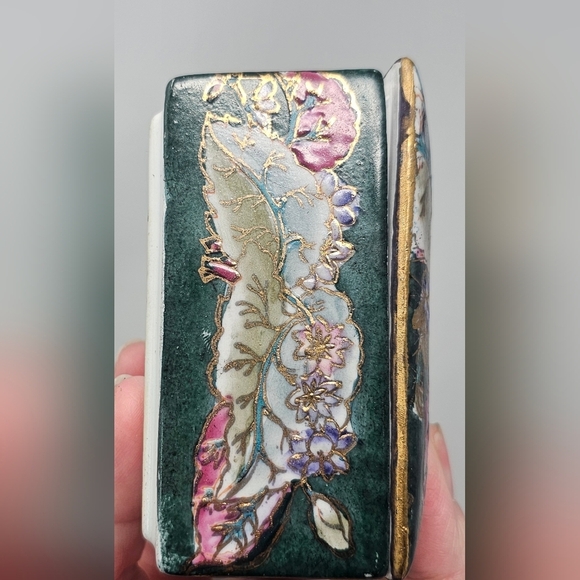 Vintage Porcelain Hand Painted Gold Trim Green Chinese Decorative Trinket Box - Picture 4 of 12